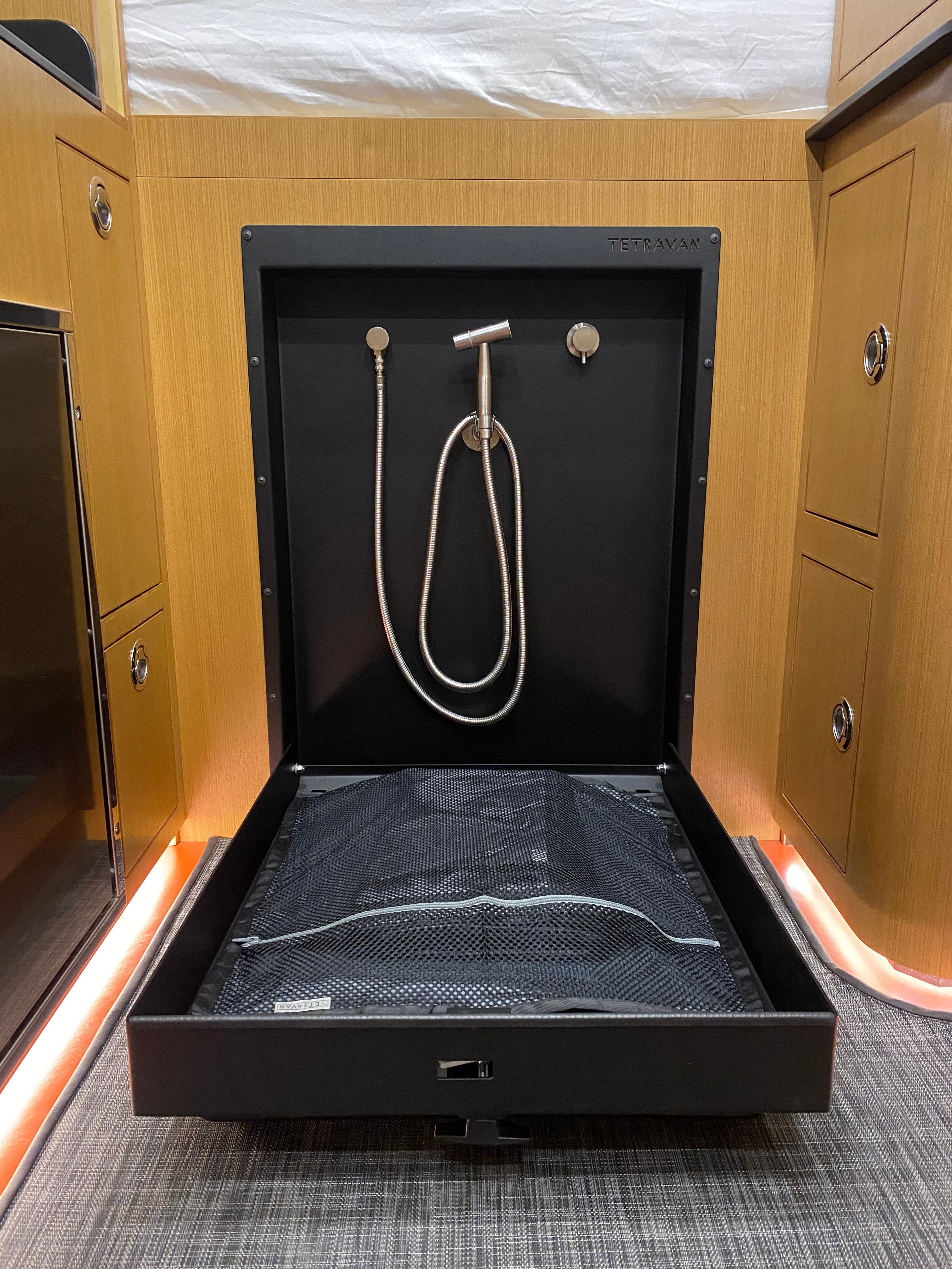 Tetravan Folding Shower 2.1 with Magnetic Curtain