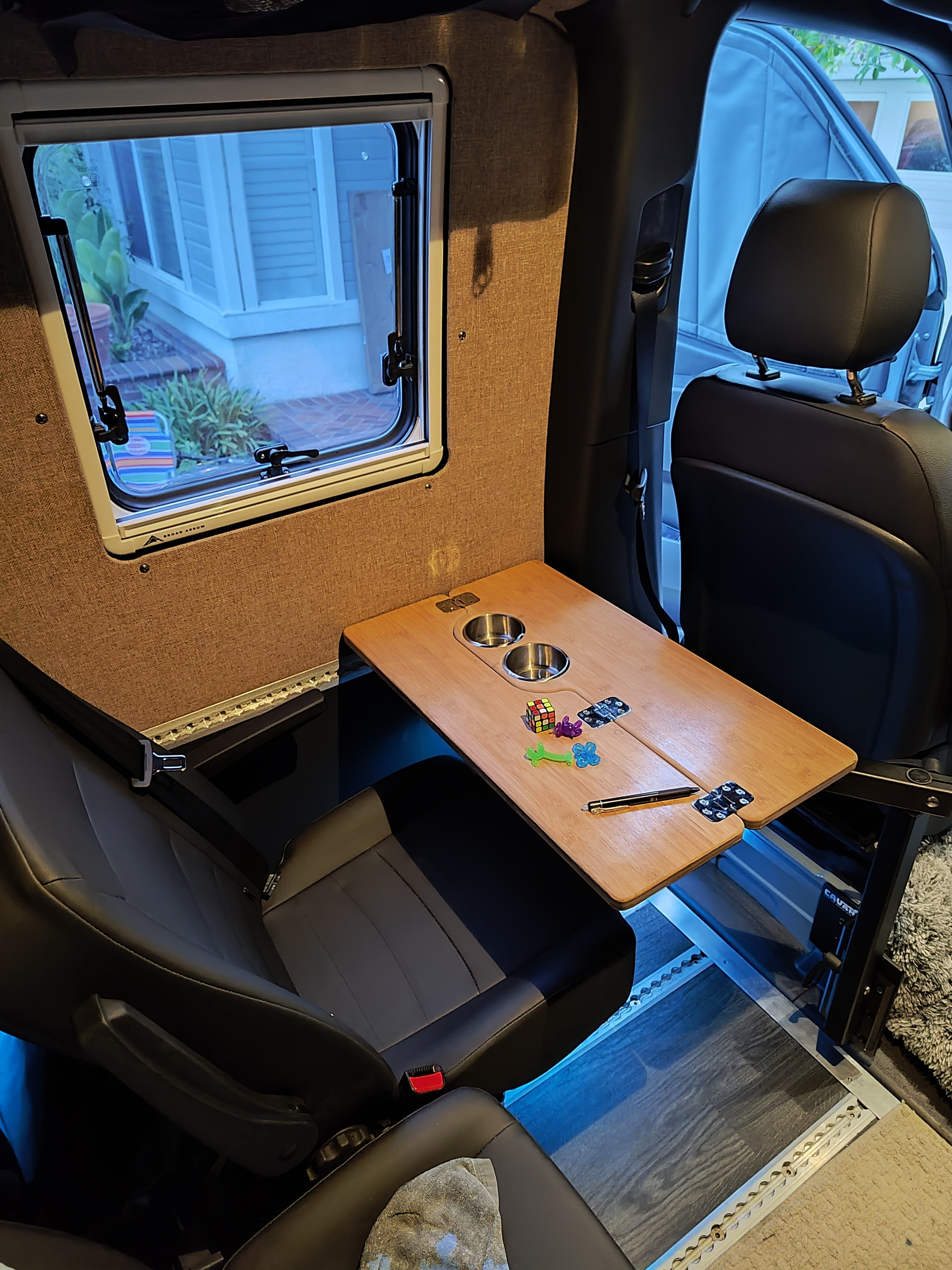 BLACK SWIVEL TABLE MOUNTING SYSTEM